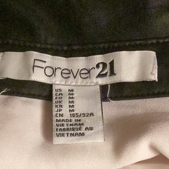 FOREVER 21 WHITE BLOUSE WITH A LEATHER  COLLAR. - Picture 9 of 14